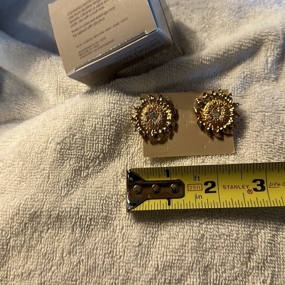 Avon Vintage (1991) Sunny Flower Gold Tone and Crystal Pierced Earrings - Picture 5 of 5